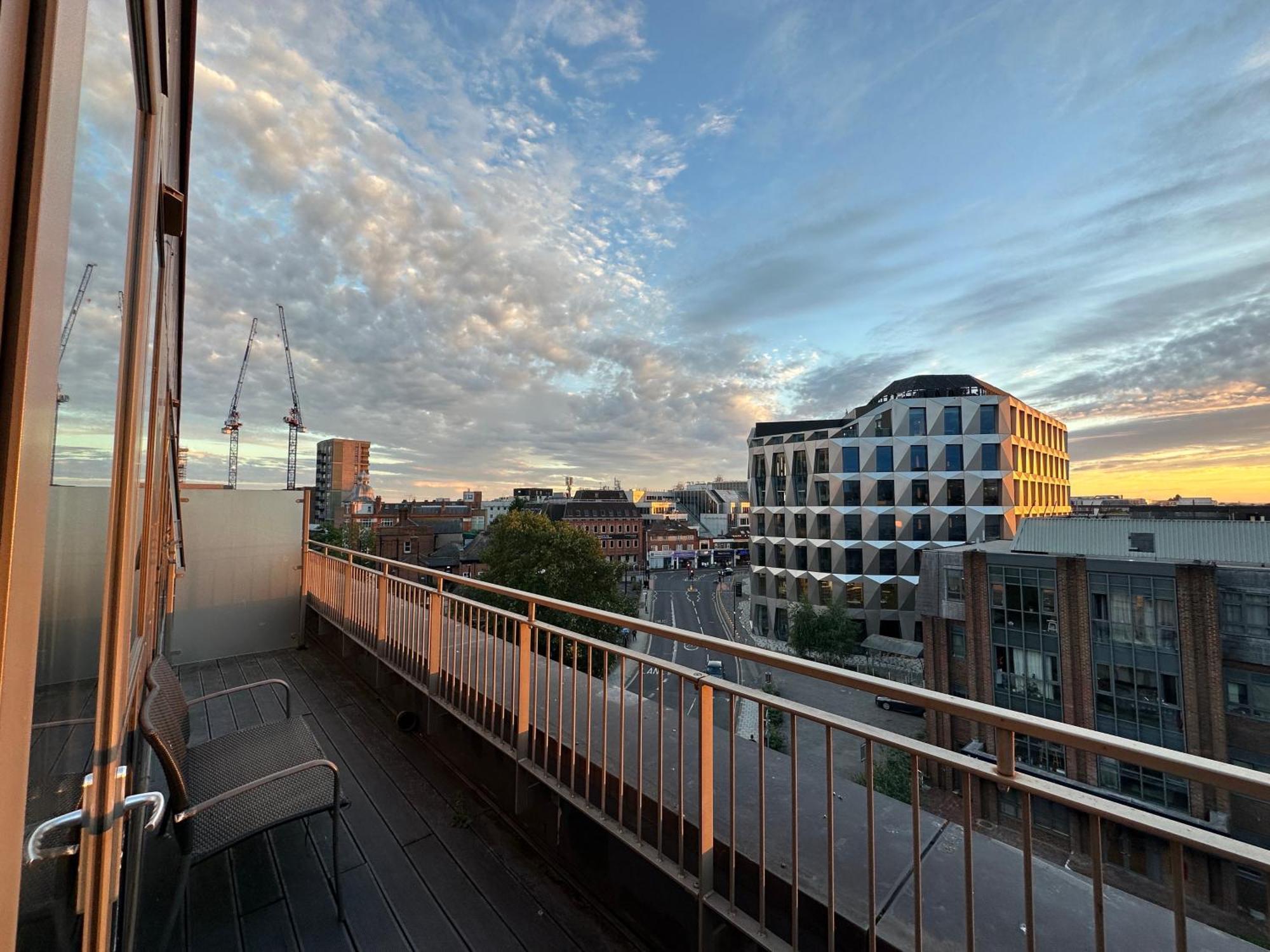Spacious 2 Bedroom Penthouse Retreat ロンドン エクステリア 写真