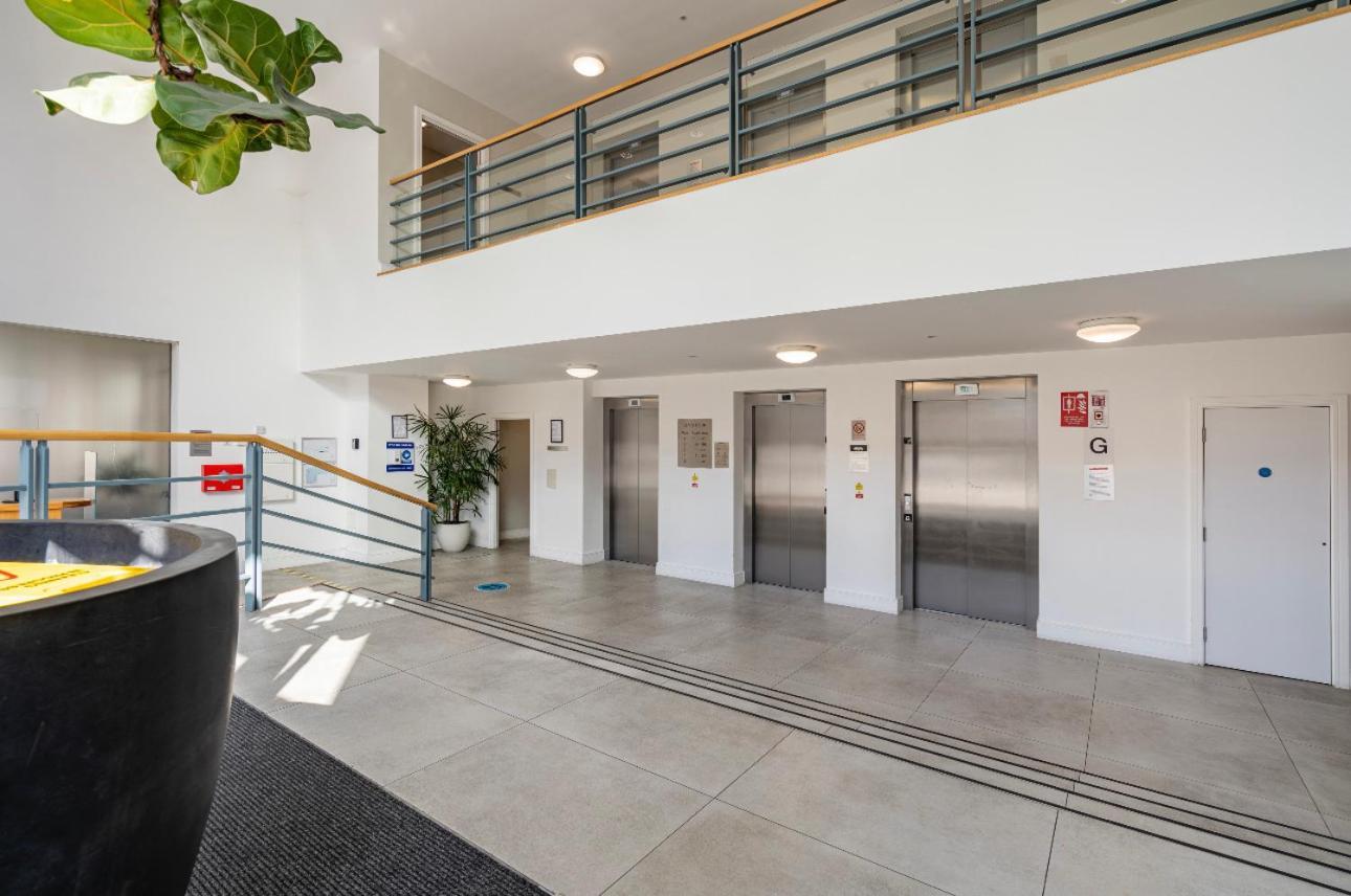 Spacious 2 Bedroom Penthouse Retreat ロンドン エクステリア 写真